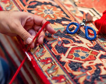 خدمات تخصصی و حرفه ای رفوی فرش در قالیشویی آذری